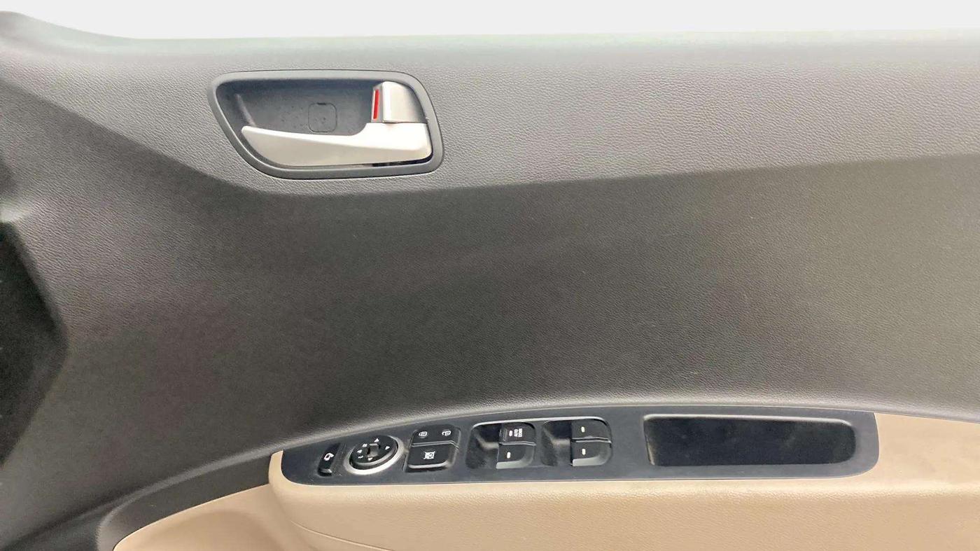 2015 Hyundai Xcent SX 1.2 (O), Petrol, Manual, 62,879 km, Driver Side Door Panels Control