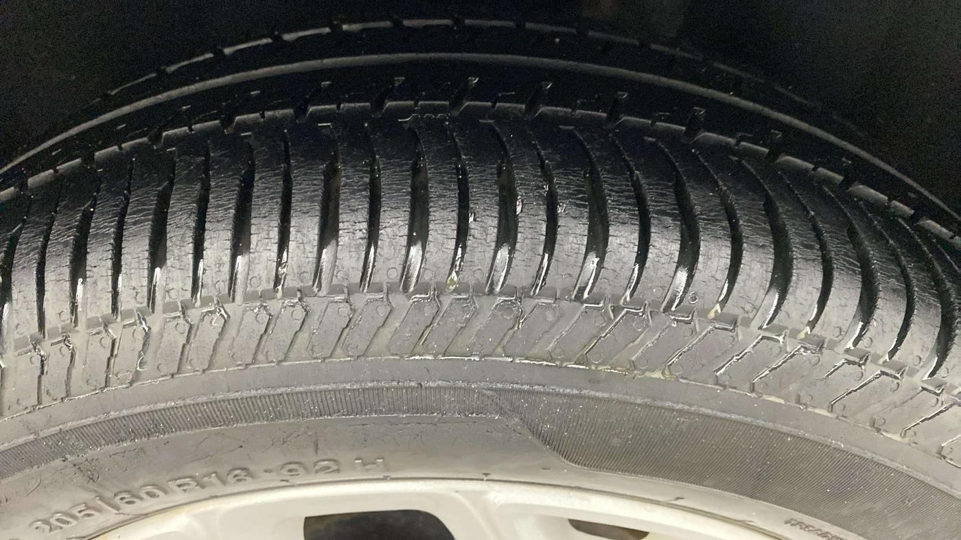2017 Ford Ecosport TITANIUM 1.5L PETROL AT, Petrol, Automatic, 26,404 km, Left Rear Tyre Tread