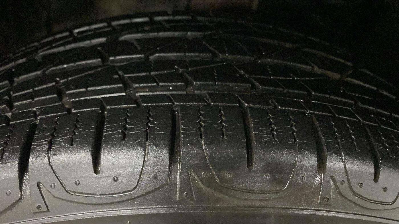 2019 Jeep Compass LIMITED 1.4 PETROL AT, Petrol, Automatic, 18,297 km, Left Front Tyre Tread