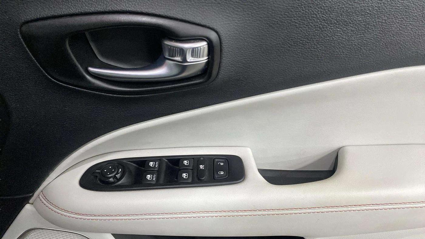 2019 Jeep Compass LIMITED 1.4 PETROL AT, Petrol, Automatic, 18,297 km, Driver Side Door Panels Control