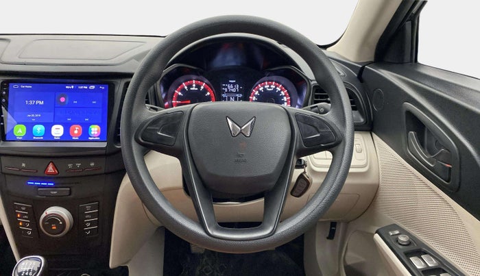 2022 Mahindra XUV300 W4 1.2 PETROL, Petrol, Manual, 6,612 km, Steering Wheel Close Up