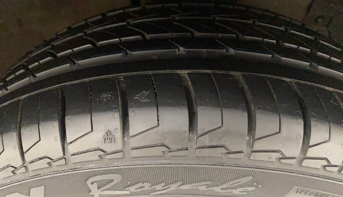 2017 Maruti Ciaz ALPHA 1.4 PETROL, Petrol, Manual, 89,068 km, Right Front Tyre Tread