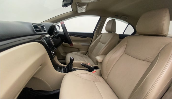 2017 Maruti Ciaz ALPHA 1.4 PETROL, Petrol, Manual, 89,068 km, Right Side Front Door Cabin