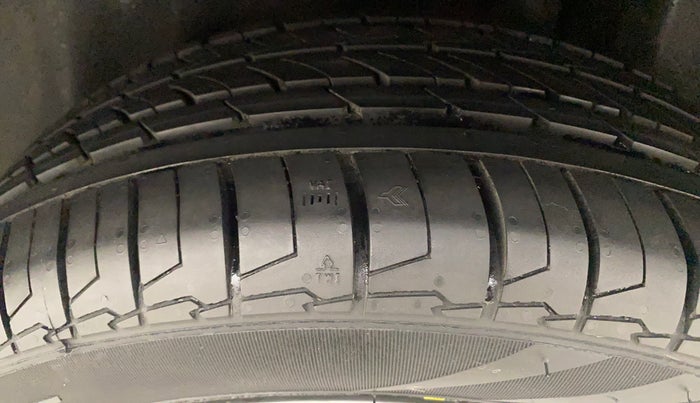 2017 Maruti Ciaz ALPHA 1.4 PETROL, Petrol, Manual, 89,068 km, Left Rear Tyre Tread