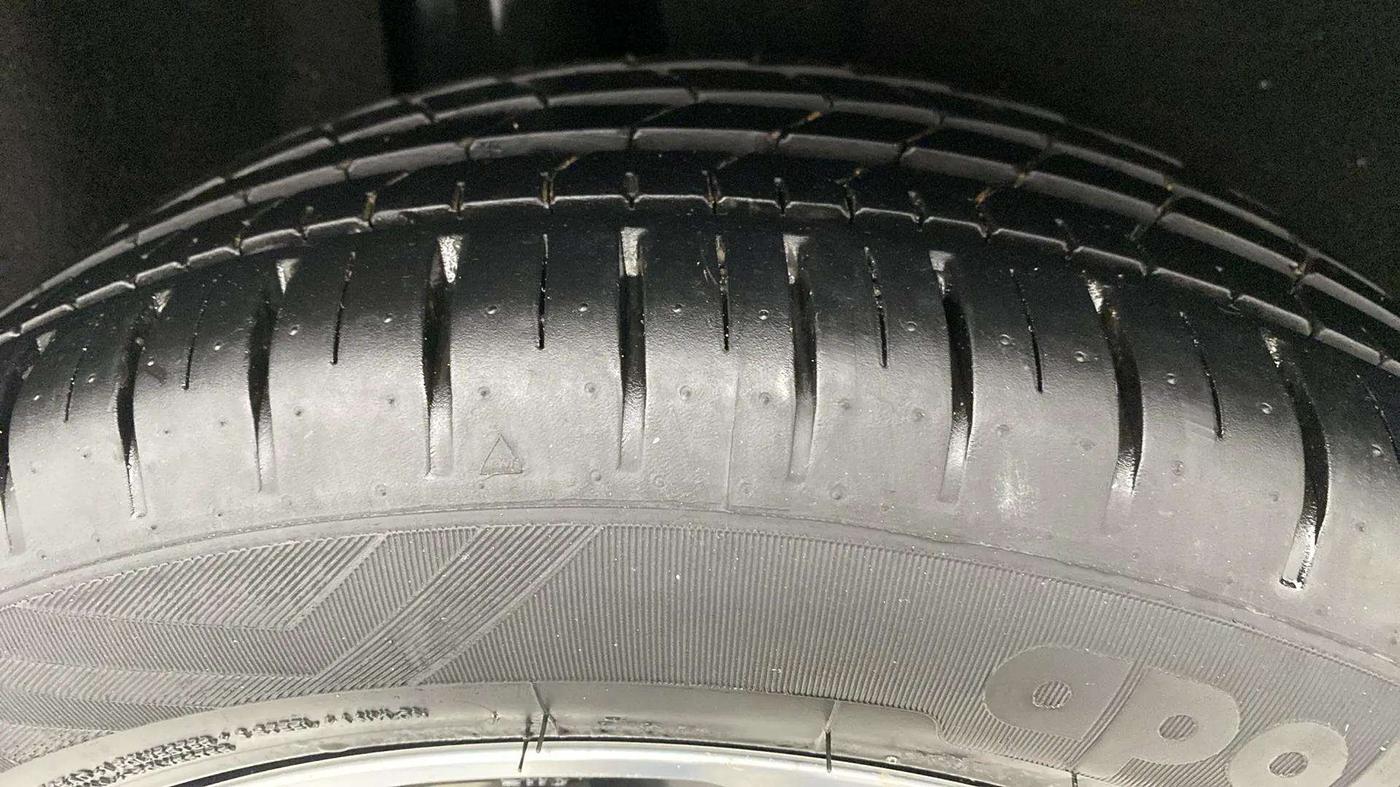2020 Maruti Baleno ZETA PETROL 1.2, Petrol, Manual, 31,397 km, Right Front Tyre Tread
