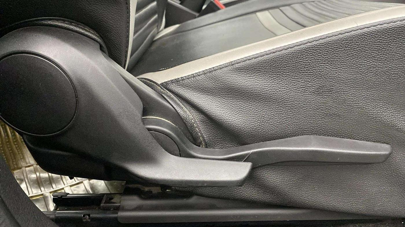 2020 Maruti Baleno ZETA PETROL 1.2, Petrol, Manual, 31,397 km, Driver Side Adjustment Panel