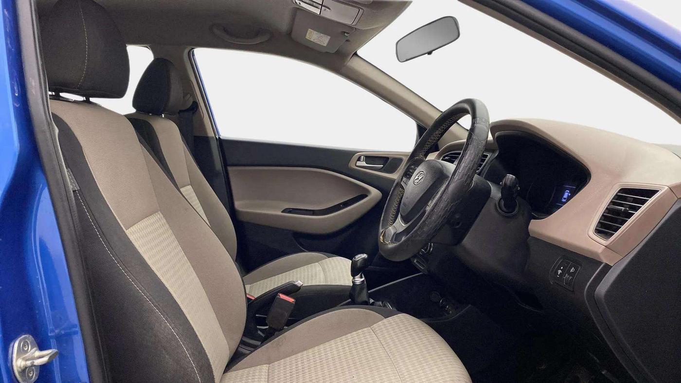 2019 Hyundai Elite i20 ASTA 1.2 (O), Petrol, Manual, 38,302 km, Right Side Front Door Cabin