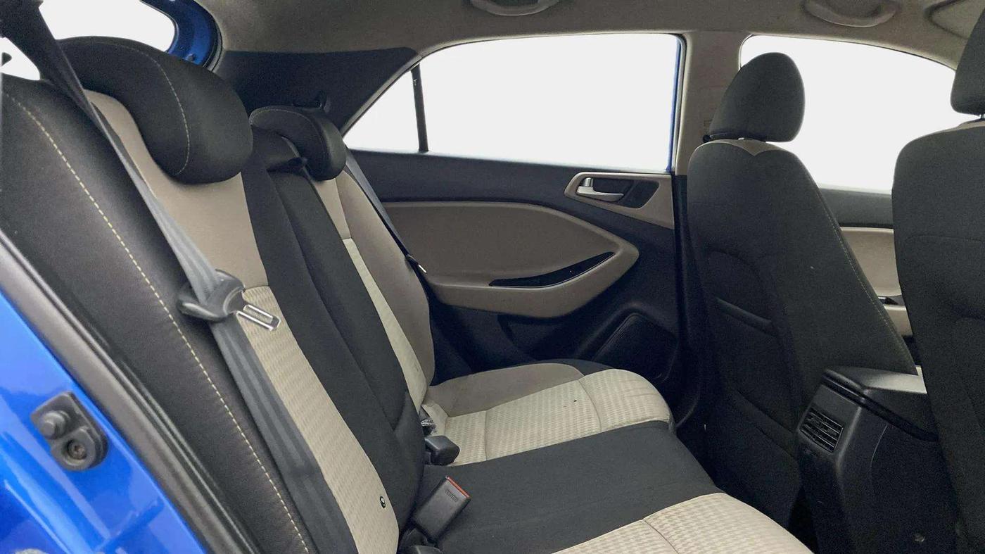 2019 Hyundai Elite i20 ASTA 1.2 (O), Petrol, Manual, 38,302 km, Right Side Rear Door Cabin