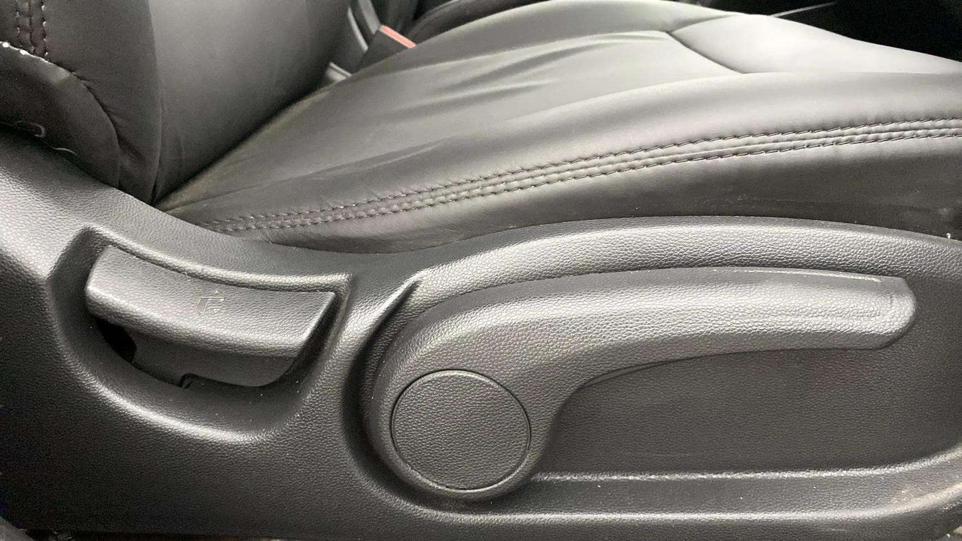 2017 Hyundai Elite i20 ASTA 1.2 (O), Petrol, Manual, 42,580 km, Driver Side Adjustment Panel
