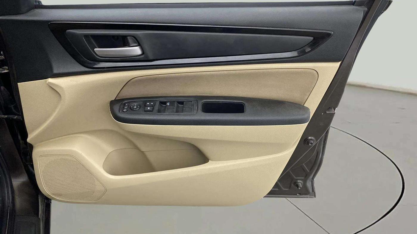 2020 Honda Amaze 1.2L I-VTEC S, Petrol, Manual, 26,289 km, Driver Side Door Panels Control