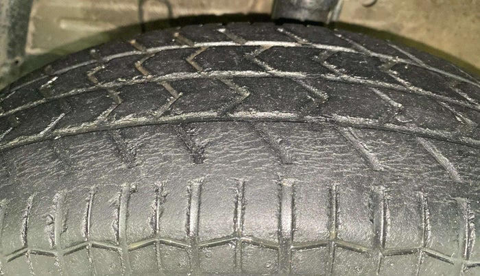 2015 Maruti Swift Dzire VXI, Petrol, Manual, 29,217 km, Left Front Tyre Tread