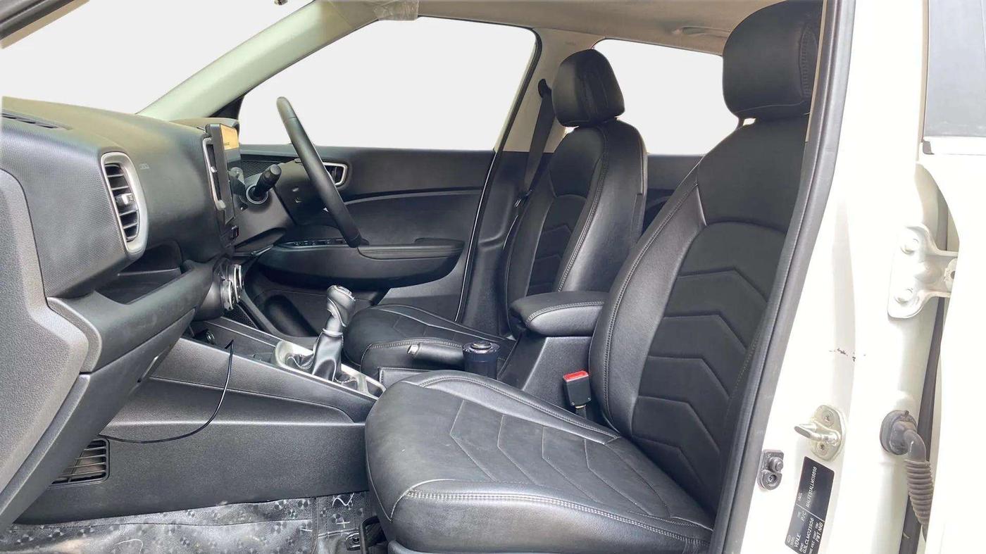 2020 Hyundai VENUE SX 1.0 (O) TURBO, Petrol, Manual, 28,064 km, Right Side Front Door Cabin