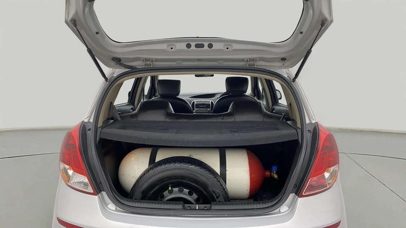 2014 Hyundai i20 MAGNA 1.2, CNG, Manual, 60,111 km, Boot Inside