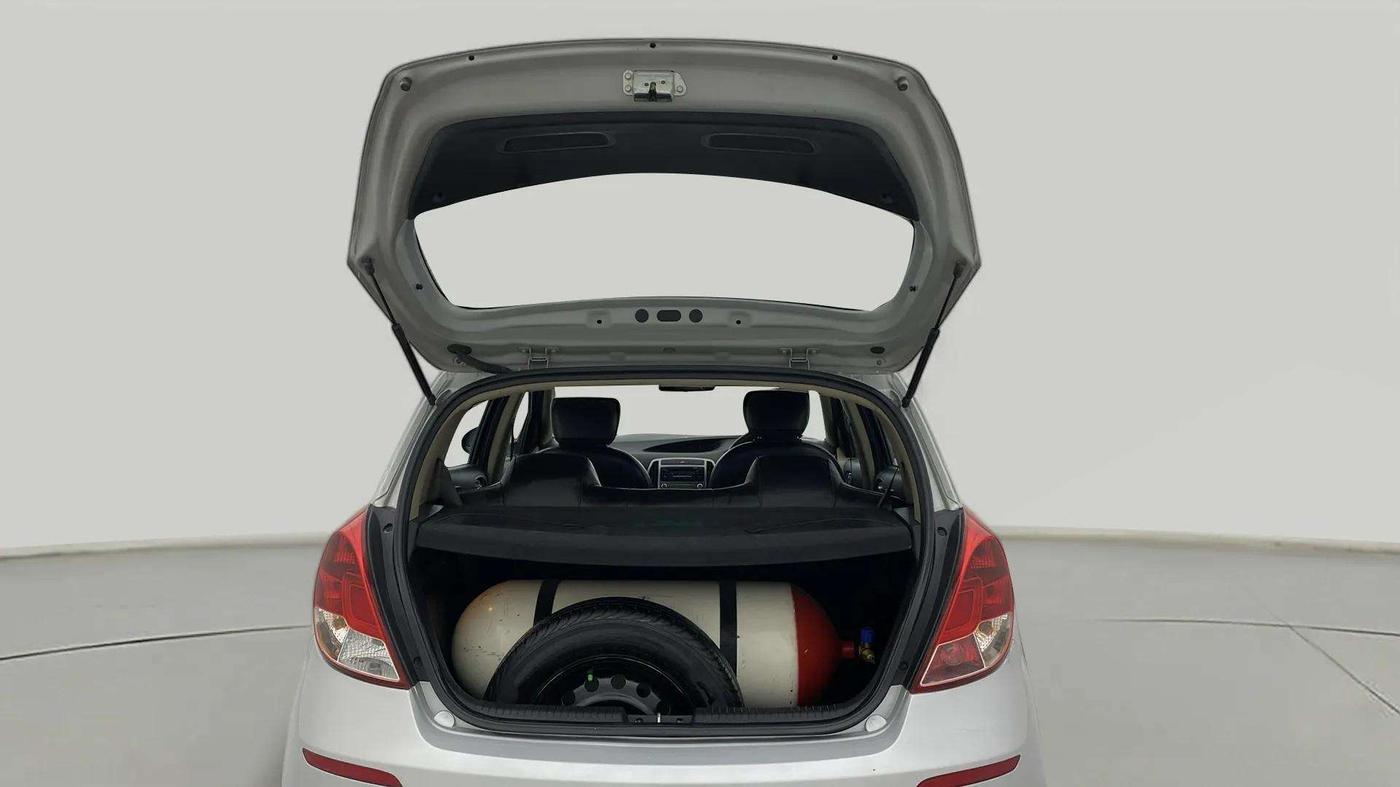 2014 Hyundai i20 MAGNA 1.2, CNG, Manual, 60,111 km, Boot Door Open