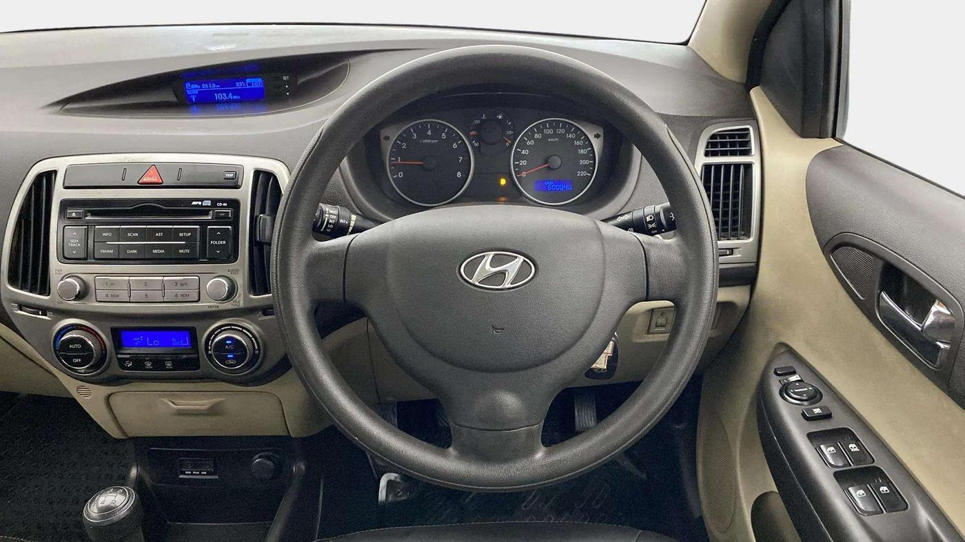 2014 Hyundai i20 MAGNA 1.2, CNG, Manual, 60,111 km, Steering Wheel Close Up