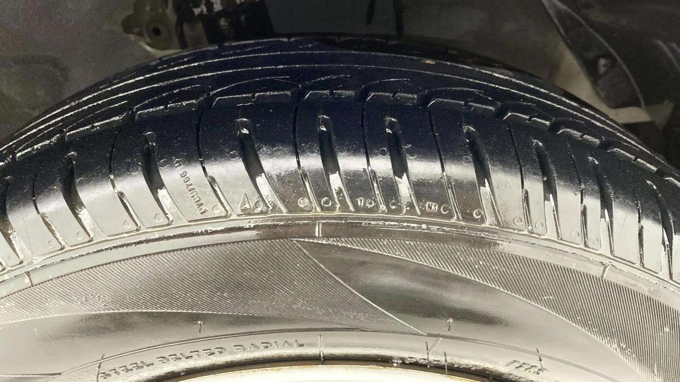 2014 Hyundai i20 MAGNA 1.2, CNG, Manual, 60,111 km, Right Front Tyre Tread