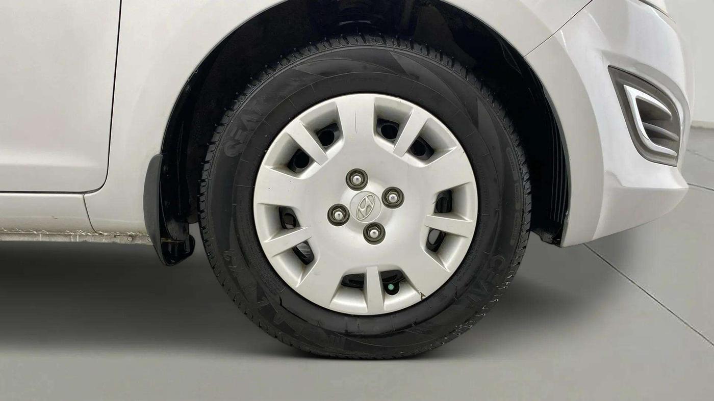 2014 Hyundai i20 MAGNA 1.2, CNG, Manual, 60,111 km, Right Front Wheel