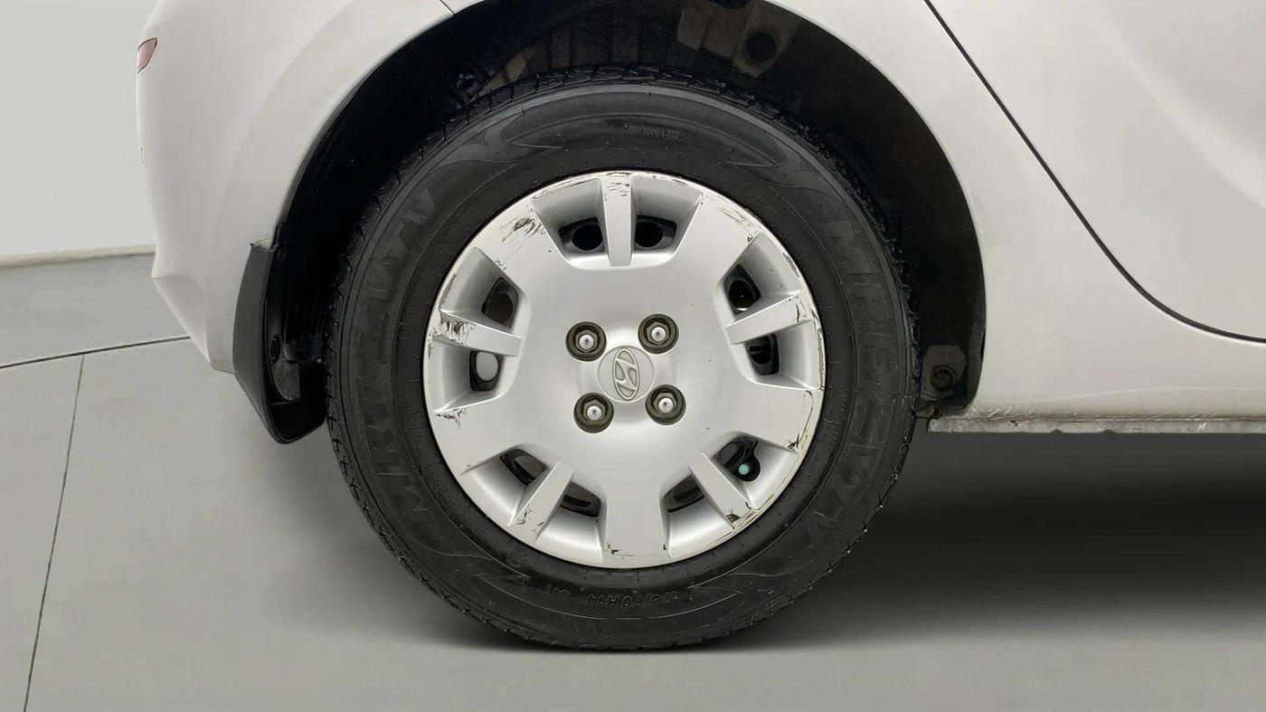 2014 Hyundai i20 MAGNA 1.2, CNG, Manual, 60,111 km, Right Rear Wheel