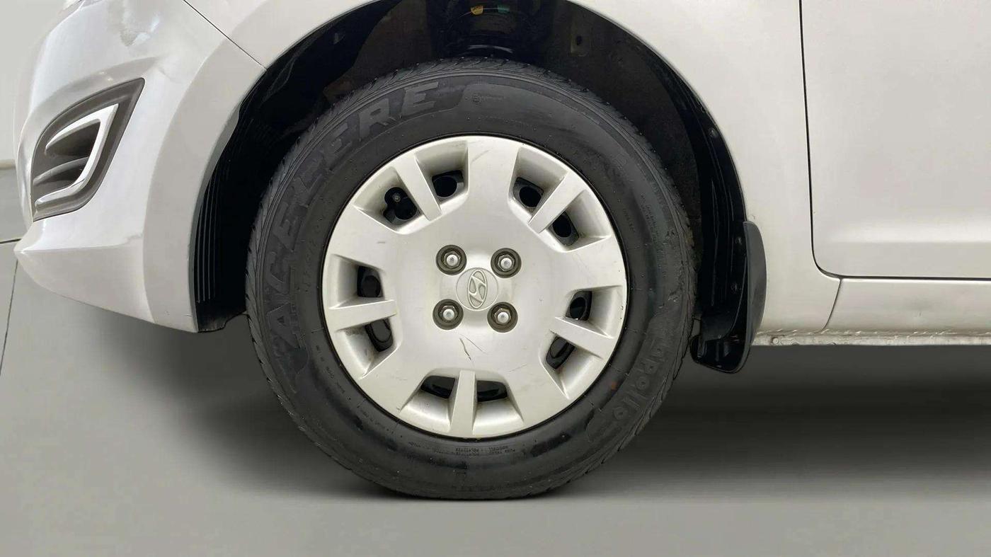 2014 Hyundai i20 MAGNA 1.2, CNG, Manual, 60,111 km, Left Front Wheel