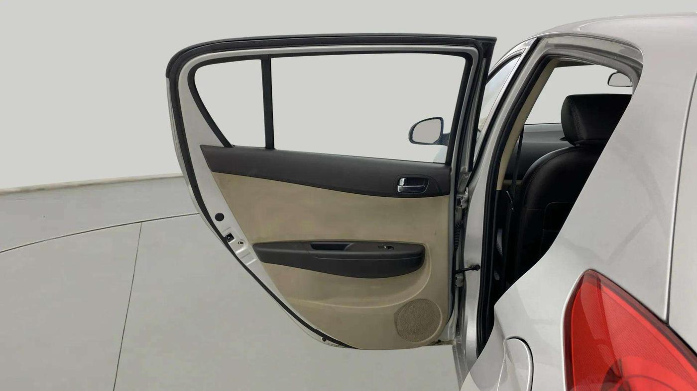 2014 Hyundai i20 MAGNA 1.2, CNG, Manual, 60,111 km, LHS Rear Door