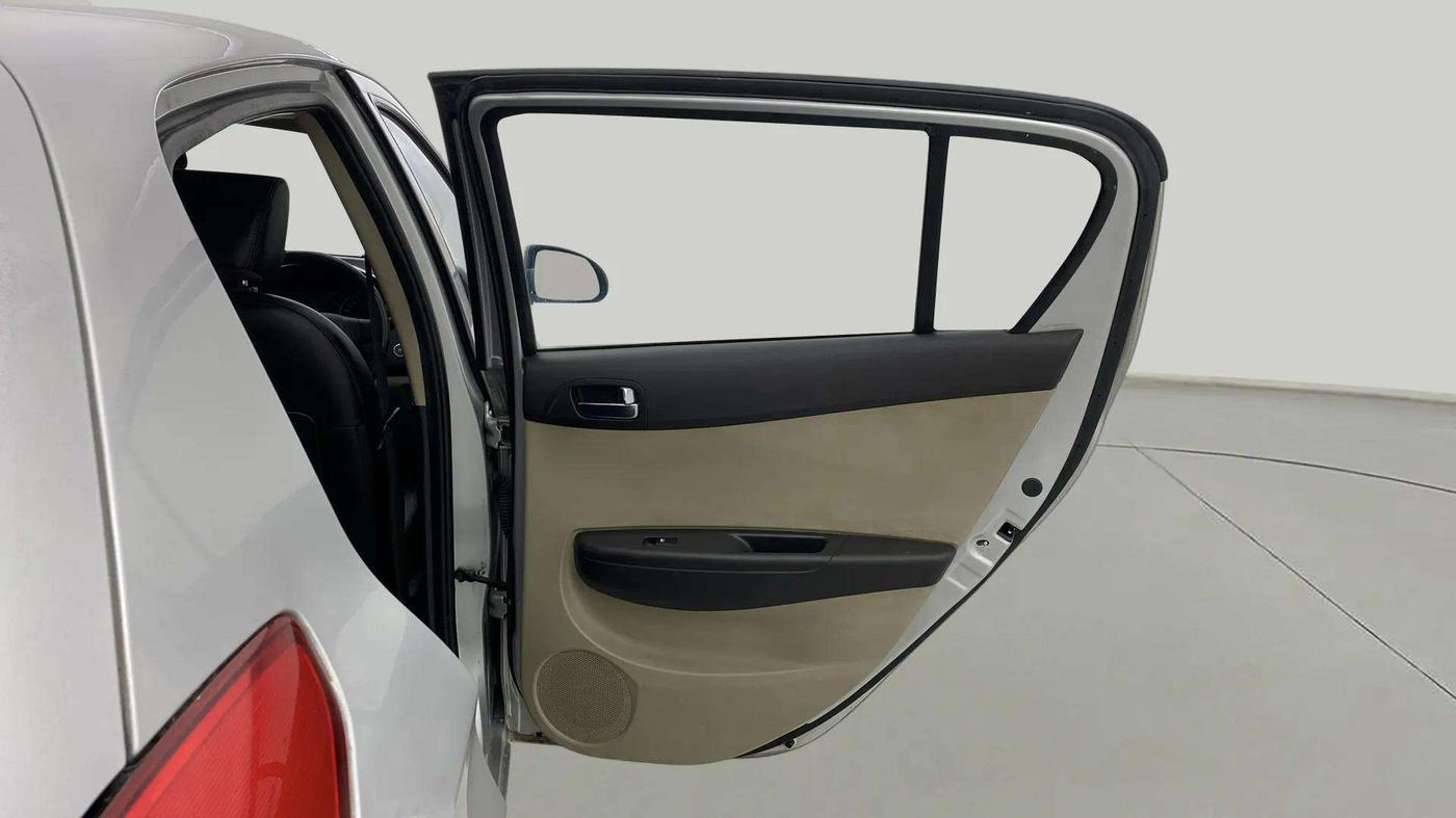 2014 Hyundai i20 MAGNA 1.2, CNG, Manual, 60,111 km, RHS Rear Door