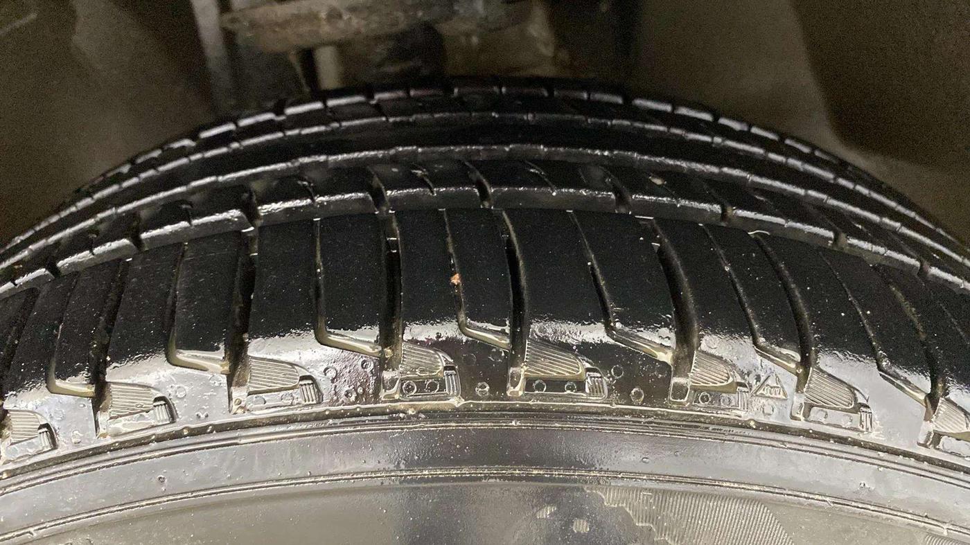 2019 Jeep Compass LIMITED 1.4 PETROL AT, Petrol, Automatic, 70,331 km, Right Front Tyre Tread