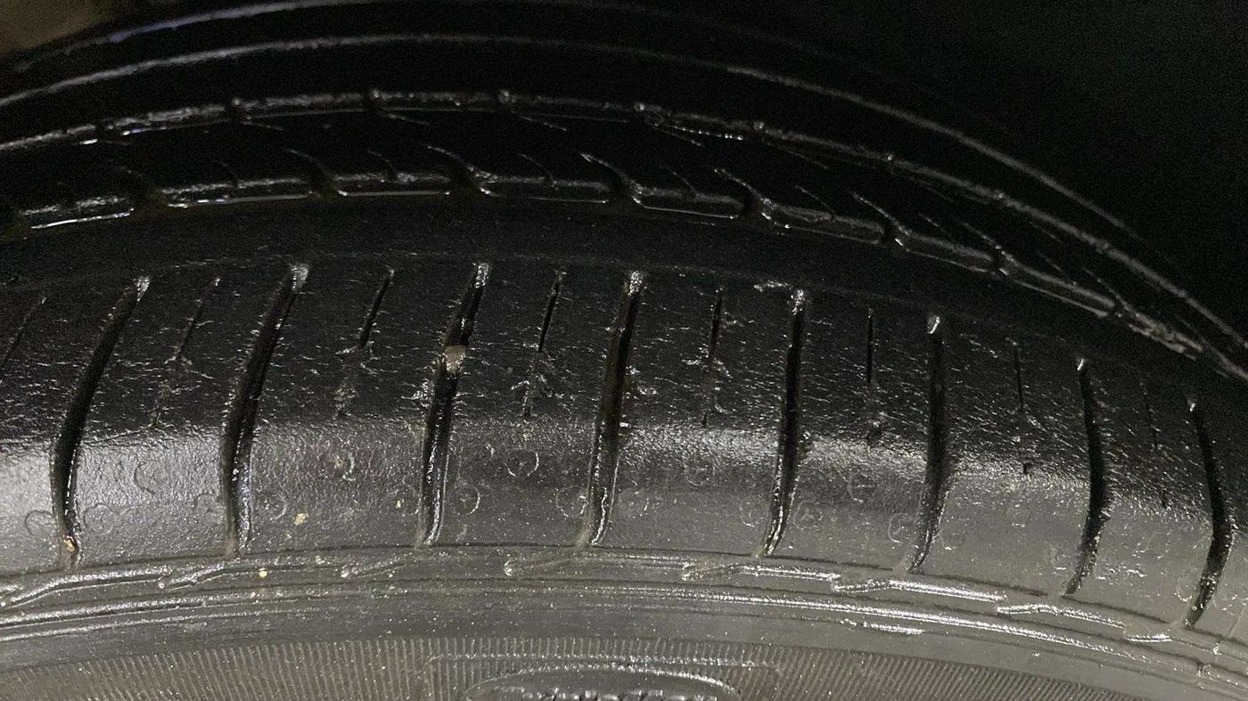 2019 Volkswagen Polo HIGHLINE PLUS 1.0, Petrol, Manual, 28,012 km, Right Front Tyre Tread