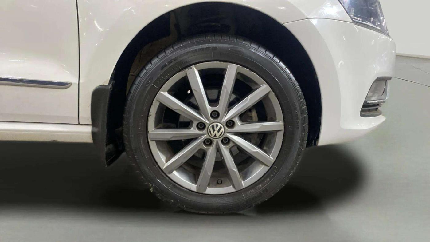 2019 Volkswagen Polo HIGHLINE PLUS 1.0, Petrol, Manual, 28,012 km, Right Front Wheel