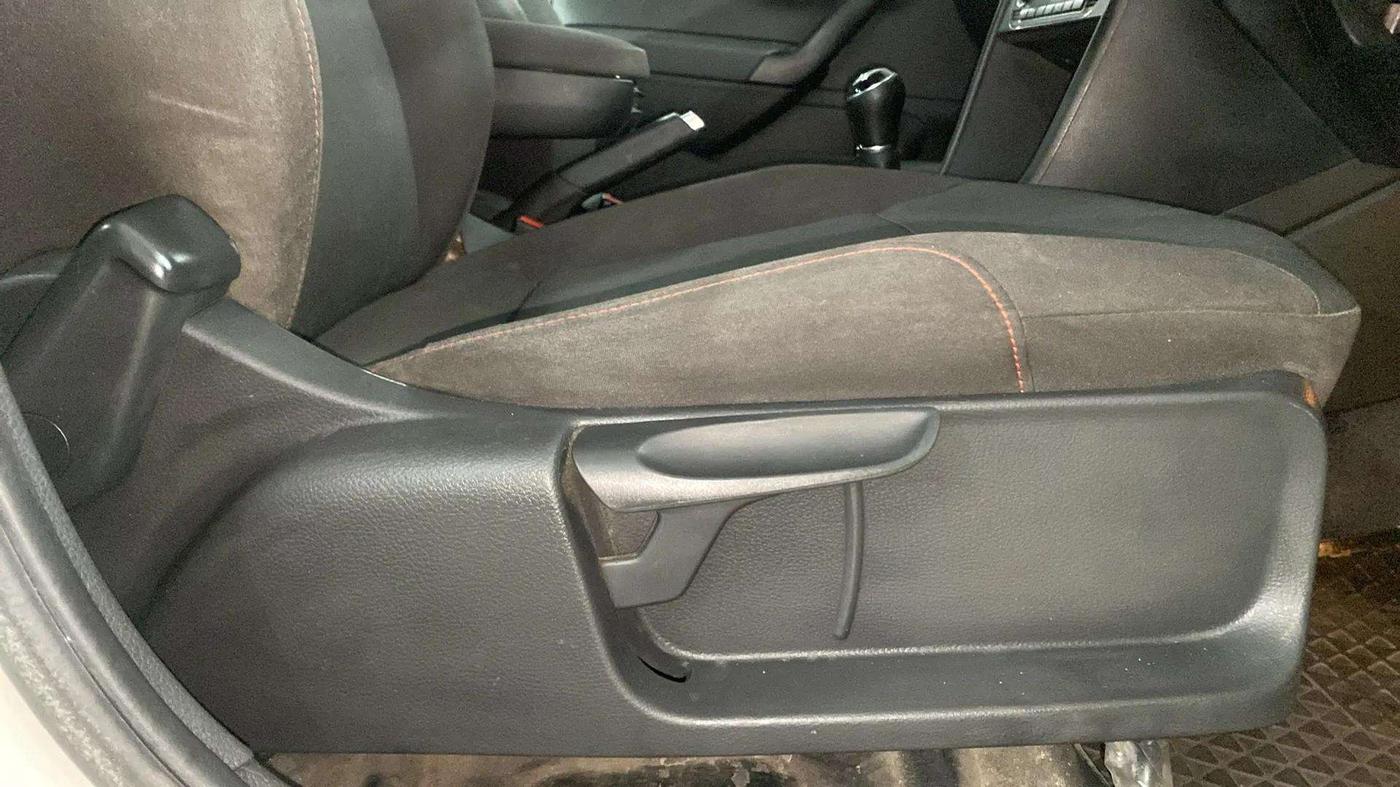 2019 Volkswagen Polo HIGHLINE PLUS 1.0, Petrol, Manual, 28,012 km, Driver Side Adjustment Panel
