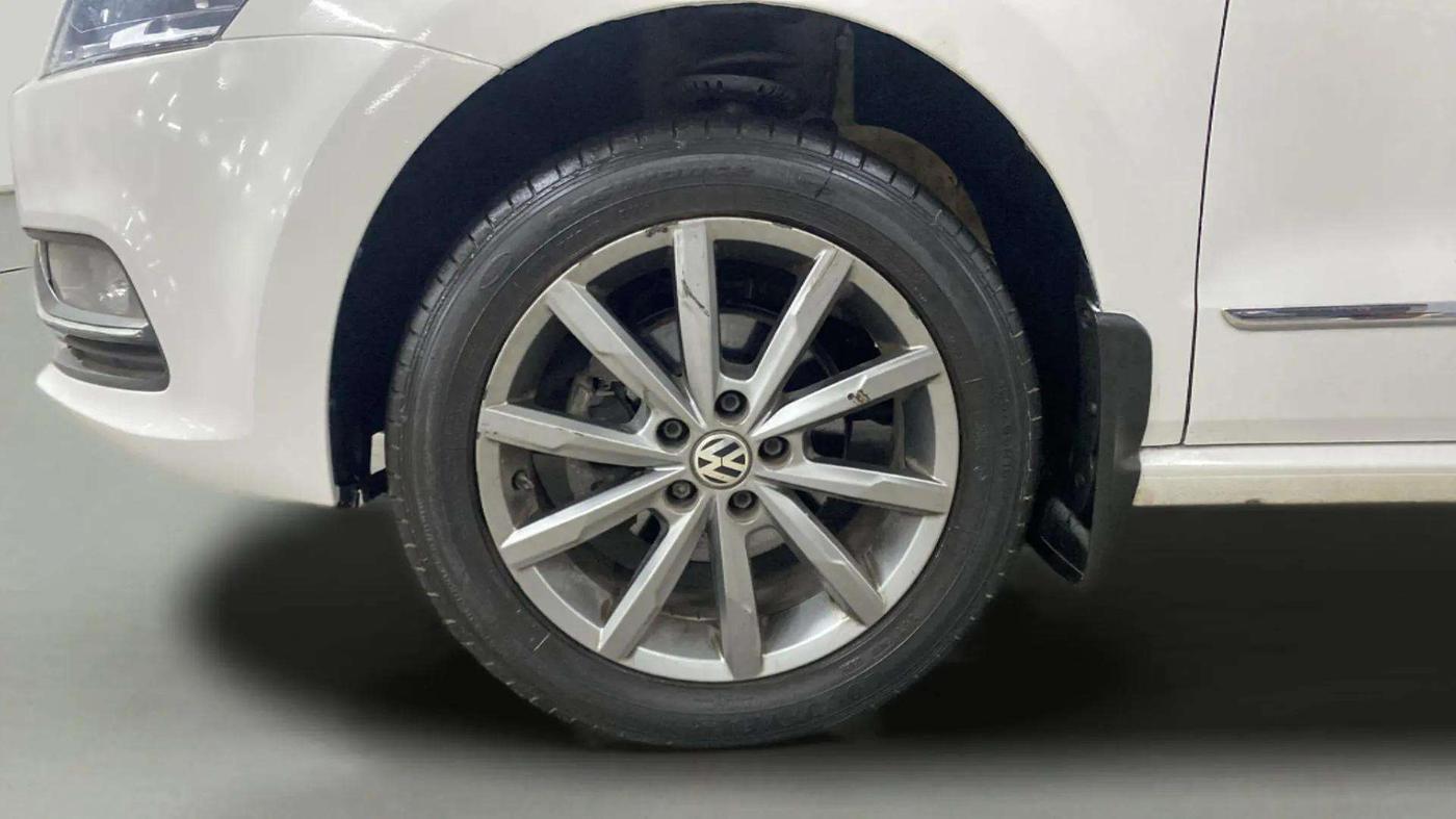 2019 Volkswagen Polo HIGHLINE PLUS 1.0, Petrol, Manual, 28,012 km, Left Front Wheel