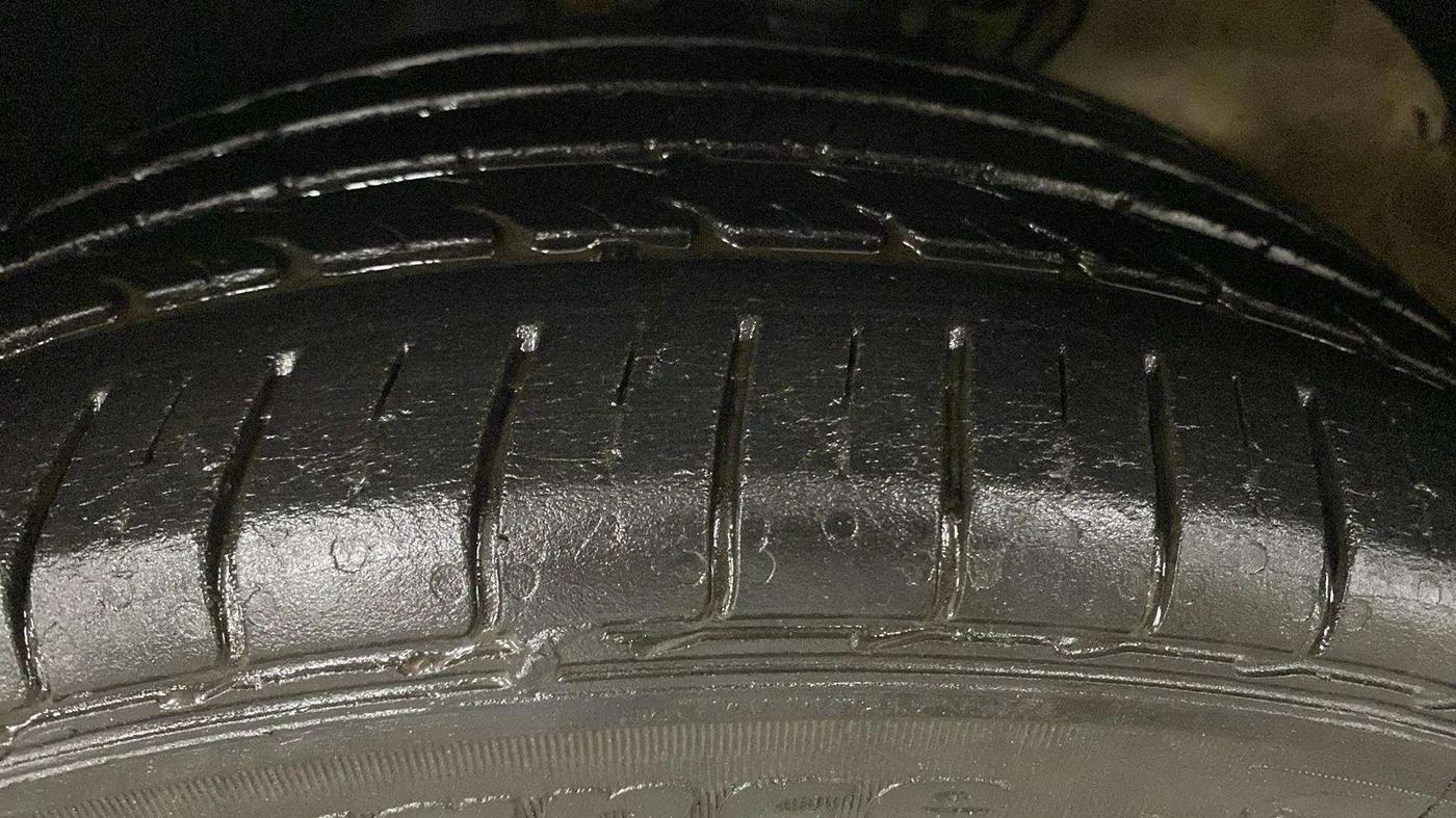 2019 Volkswagen Polo HIGHLINE PLUS 1.0, Petrol, Manual, 28,012 km, Left Front Tyre Tread