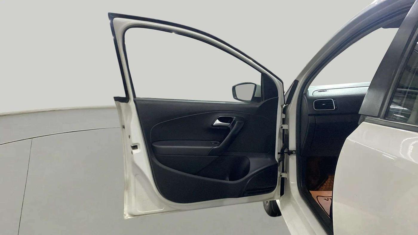 2019 Volkswagen Polo HIGHLINE PLUS 1.0, Petrol, Manual, 28,012 km, LHS Front Door