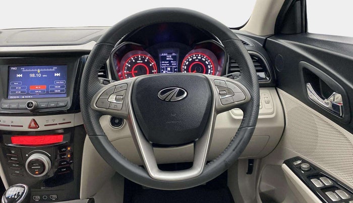 2022 Mahindra XUV300 W8 (O) 1.2 PETROL, Petrol, Manual, 20,884 km, Steering Wheel Close Up