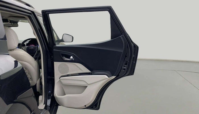 2022 Mahindra XUV300 W8 (O) 1.2 PETROL, Petrol, Manual, 20,884 km, RHS Rear Door