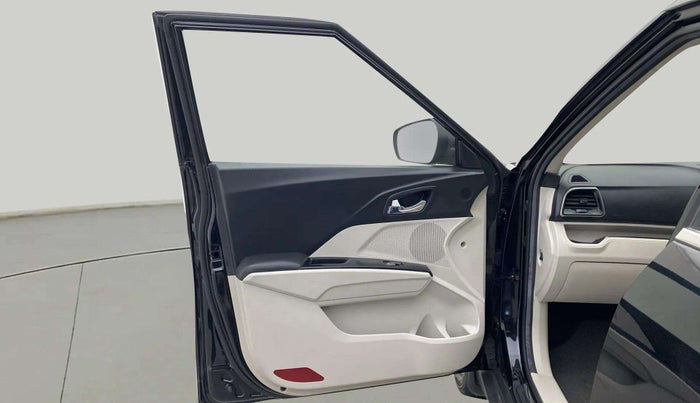 2022 Mahindra XUV300 W8 (O) 1.2 PETROL, Petrol, Manual, 20,884 km, LHS Front Door