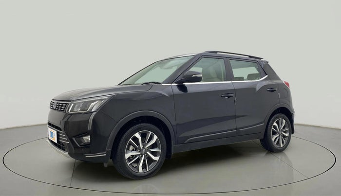 2022 Mahindra XUV300 W8 (O) 1.2 PETROL, Petrol, Manual, 20,884 km, Left Front Diagonal