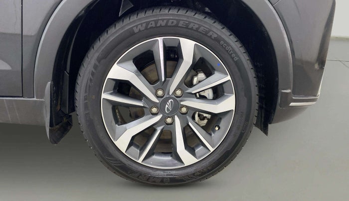 2022 Mahindra XUV300 W8 (O) 1.2 PETROL, Petrol, Manual, 20,884 km, Right Front Wheel