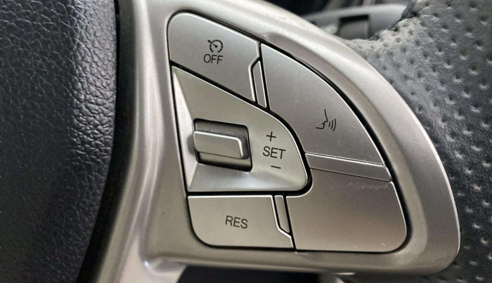 2022 Mahindra XUV300 W8 (O) 1.2 PETROL, Petrol, Manual, 20,884 km, Adaptive Cruise Control