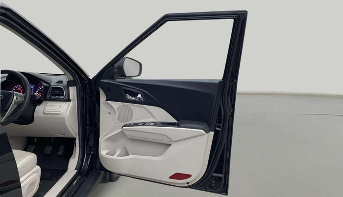 2022 Mahindra XUV300 W8 (O) 1.2 PETROL, Petrol, Manual, 20,884 km, RHS Front Door