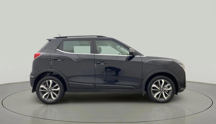 2022 Mahindra XUV300 W8 (O) 1.2 PETROL, Petrol, Manual, 20,884 km, Right Side View