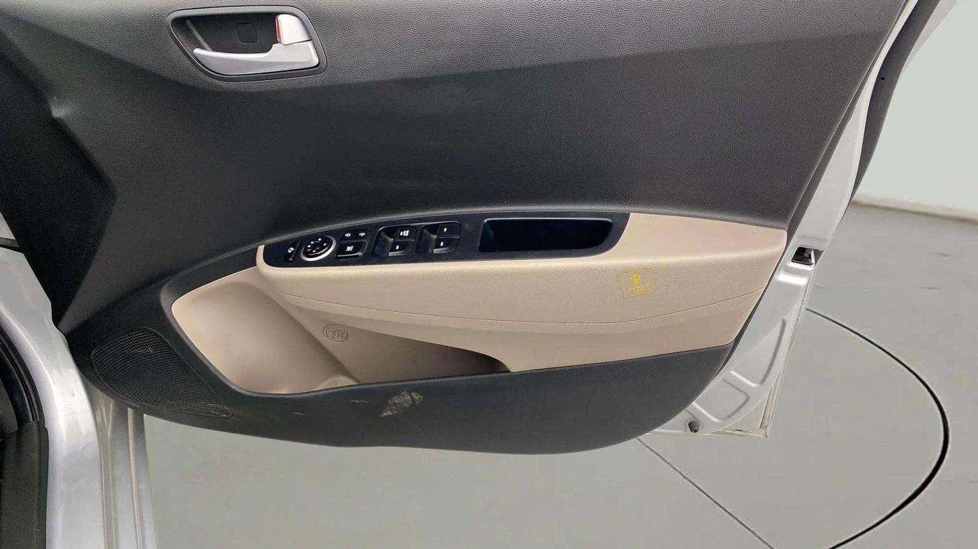 2020 Hyundai Grand i10 SPORTZ 1.2 KAPPA VTVT, Petrol, Manual, 34,838 km, Driver Side Door Panels Control