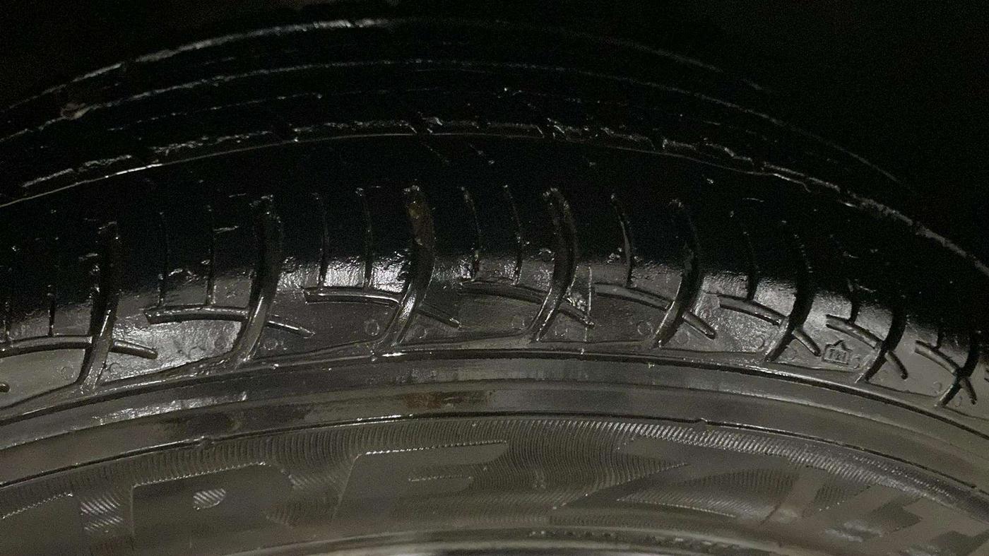 2016 Maruti Baleno DELTA PETROL 1.2, Petrol, Manual, 27,560 km, Left Rear Tyre Tread