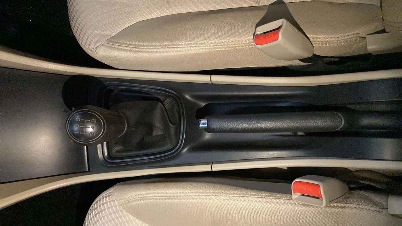 2023 Maruti Ciaz SIGMA 1.5 SHVS MT  PETROL, Petrol, Manual, 38,405 km, Gear Lever