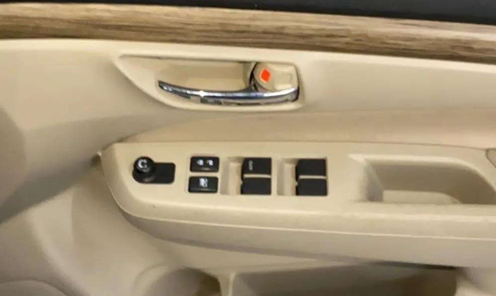 2023 Maruti Ciaz SIGMA 1.5 SHVS MT  PETROL, Petrol, Manual, 38,405 km, Driver Side Door Panels Control