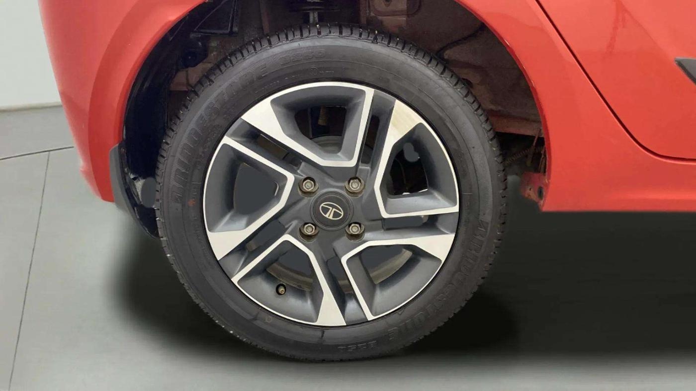 2023 Tata Tiago XZ PLUS PETROL, Petrol, Manual, 10,114 km, Right Rear Wheel