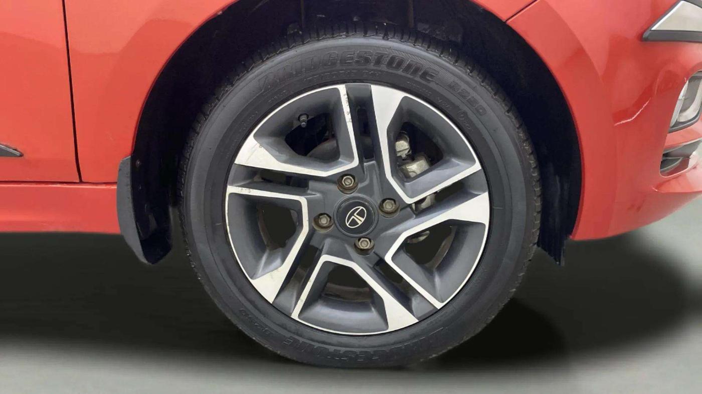 2023 Tata Tiago XZ PLUS PETROL, Petrol, Manual, 10,114 km, Right Front Wheel