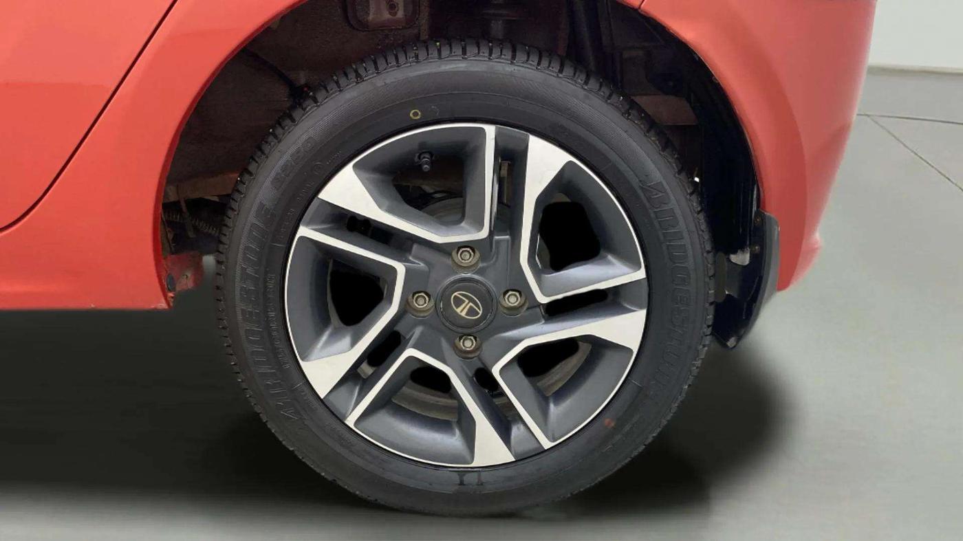 2023 Tata Tiago XZ PLUS PETROL, Petrol, Manual, 10,114 km, Left Rear Wheel