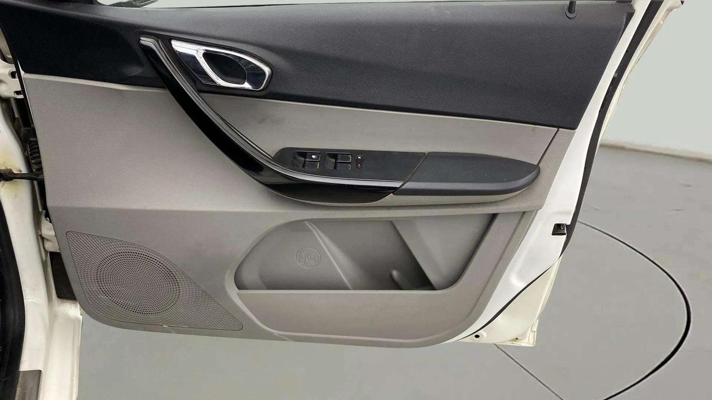 2019 Tata Tiago XZA PLUS PETROL, Petrol, Automatic, 31,700 km, Driver Side Door Panels Control