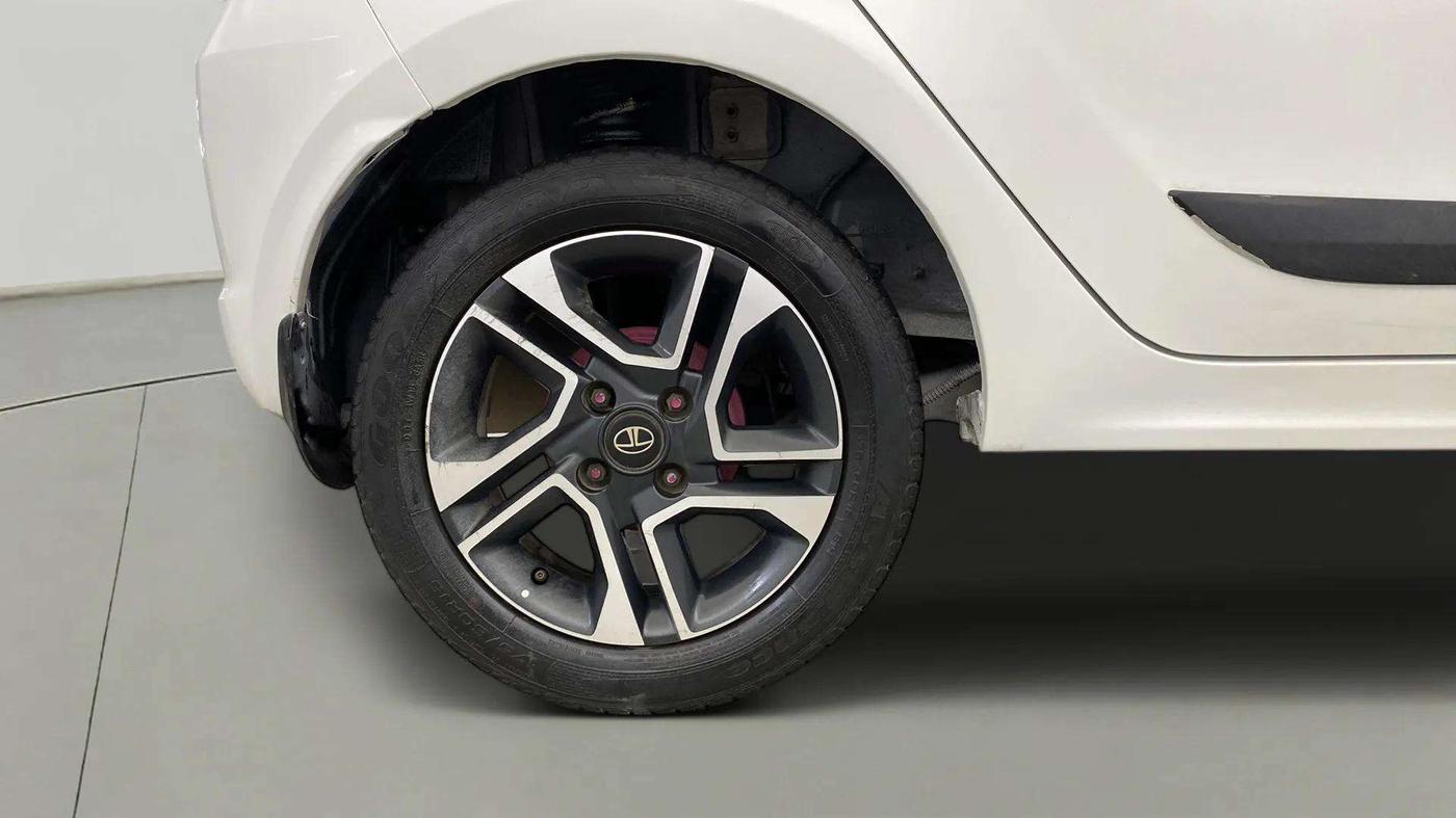 2019 Tata Tiago XZA PLUS PETROL, Petrol, Automatic, 31,700 km, Right Rear Wheel