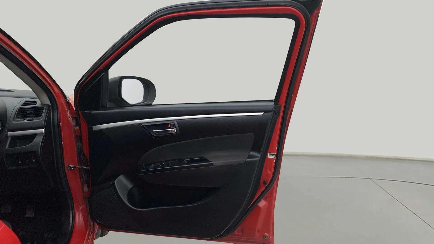 2015 Maruti Swift VXI, Petrol, Manual, 34,941 km, RHS Front Door